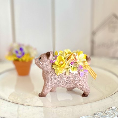 小さな猫さんの花飾り 🐈  母の日🎁 幸せお届けニャンコのオブジェ 💐 イエロー×ブラウン