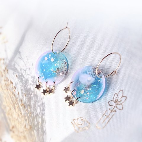 -iridescent blue night hoop resin earrings- レジンフープピアス