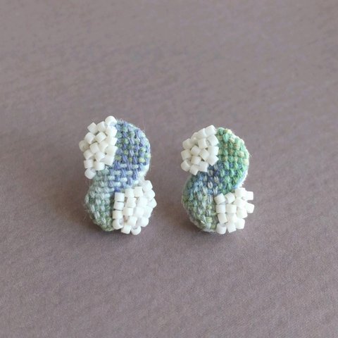 刺繍ピアス infinite