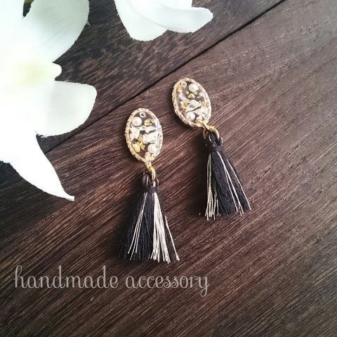 再々販♡ white flower petal× black tassel イヤリング/ピアス