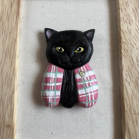 黒猫さん　木彫りブローチ