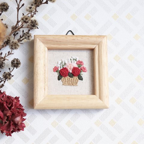 母の日ギフトに💐刺繍ミニフレーム＊フラワーバスケット