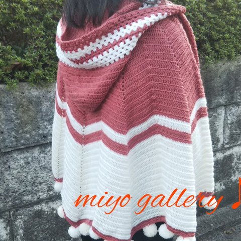 手編みのフード付きポンチョ♪ウール100％(ローズピンク&ホワイト)