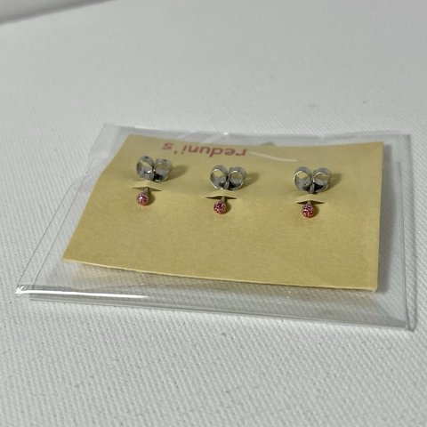  【セール】2mm ステンレスピアス　ピンクラメ