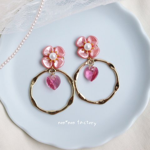 【SALE】ガーリーなお花とハートのスワロフスキーの耳飾り 🌼 ピアス イヤリング