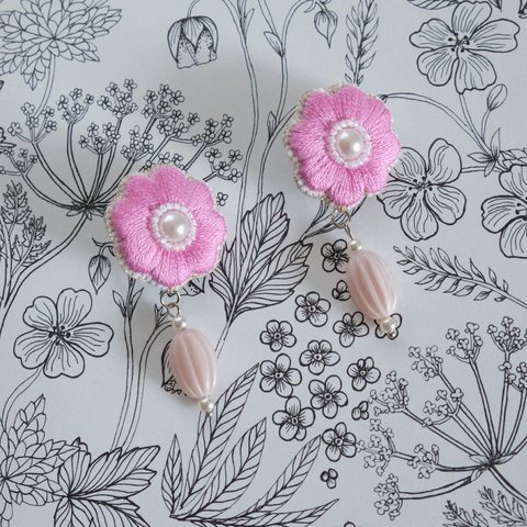 Flower  紫ピンク　手刺繍ピアス/イヤリング