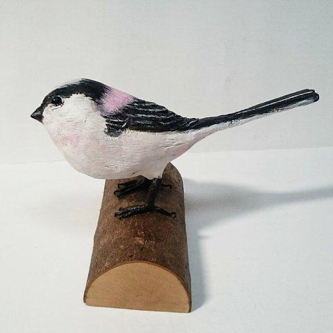 木彫りの野鳥（エナガ）