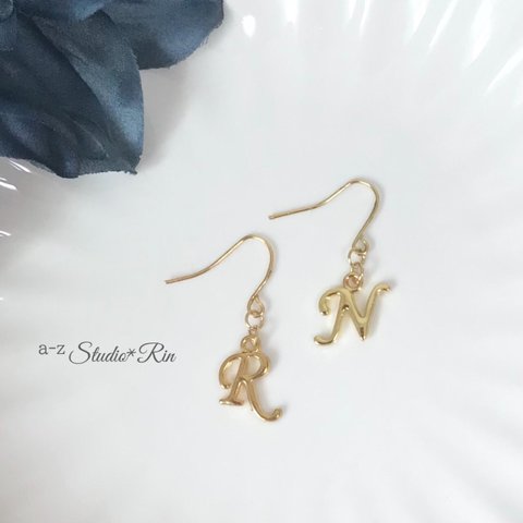 12 A〜Z選べるイニシャル♡イニシャルピアス