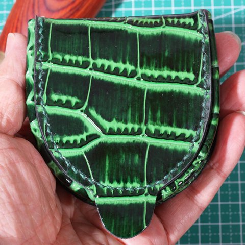 新デザイン本革極厚（馬蹄形）小銭入れコインケース手縫い鮮やかなグリーンクロコダイル型押し