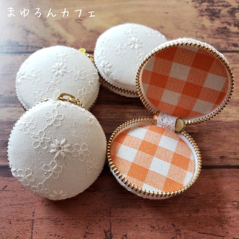 マカロンポーチ　刺繍生地　生成×オレンジチェック