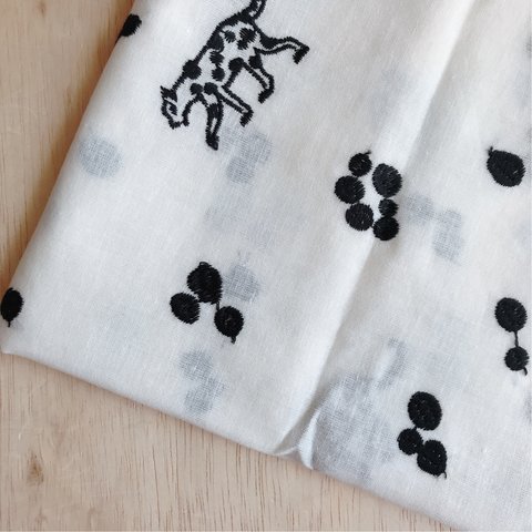【綿麻シーチング50×50】echino 刺繍  leopard・ホワイト