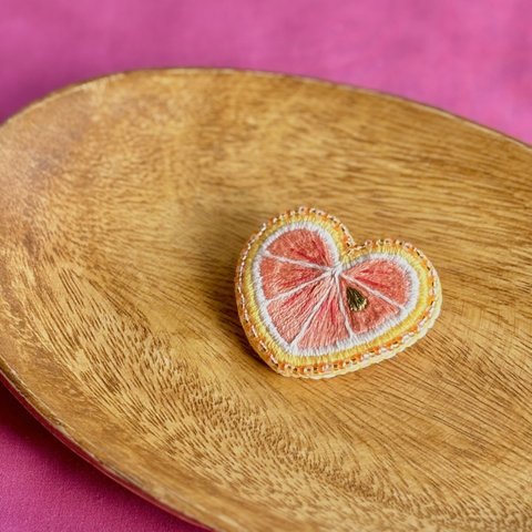 ハート型グレープフルーツの刺繍ブローチ🍊