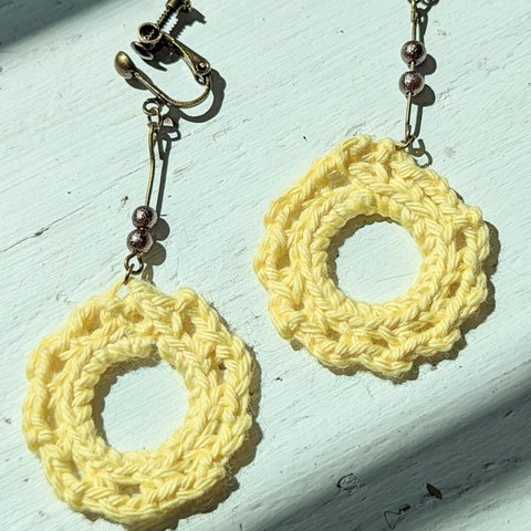 crochet　かぎ編み 手編み イヤリング クリームイエロー 軽い 