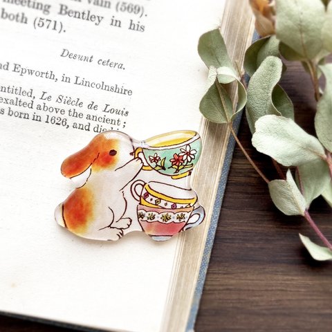 Lop rabbit & teacup brooch｜たれ耳うさぎ＆ティーカップブローチ〔2023年干支〕 
