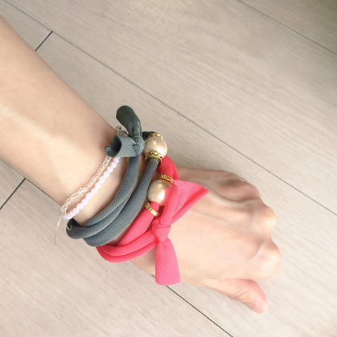 ヨーロピアンストレッチリボンのブレスレット。ヘアゴム