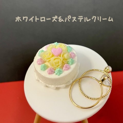 ホワイトローズのケーキ❄️パステルカラーの優しいクリーム💕　 No.207