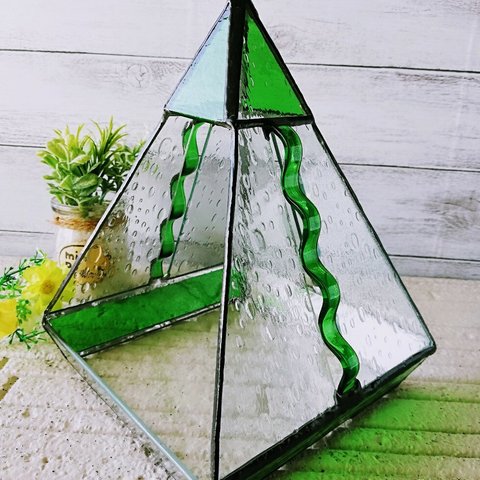 【新緑のピラミッド型テラリウム(緑色)】❇️お部屋に新緑を(o^－^o)