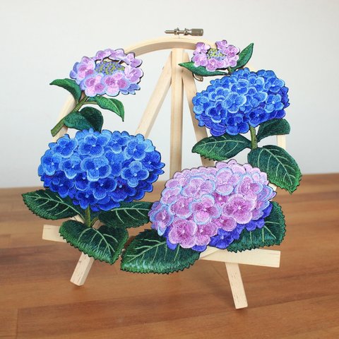 紫陽花の刺繍リース