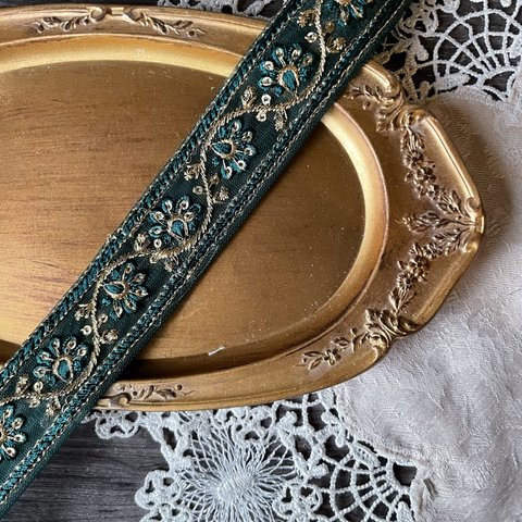 インド刺繍リボン　花　インド刺繍　スパンコール　刺繍リボン　リボン　りぼん　※普通郵便はお届けに1週間近くかかります。お急ぎの方は必ずクロネコヤマトをお選びください