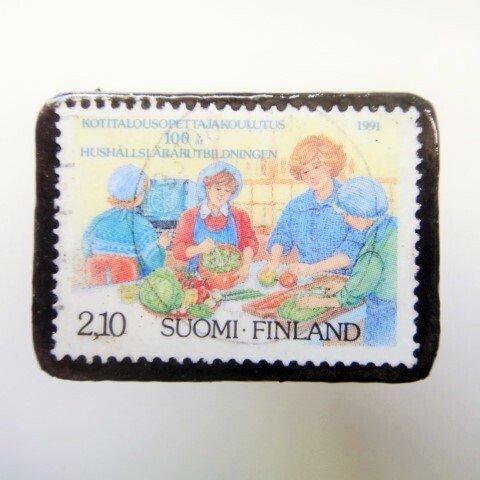 フィンランド　クリスマス切手ブローチ1811