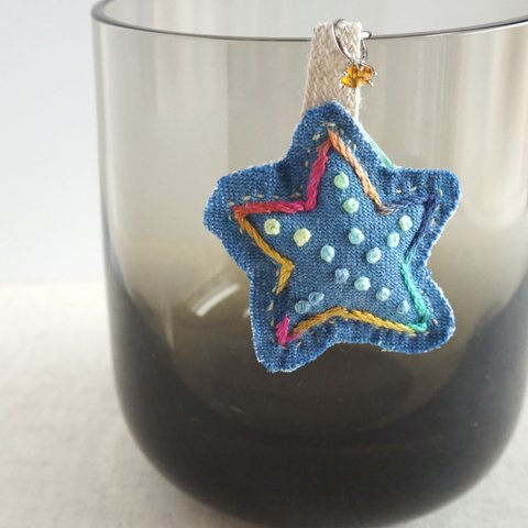 手刺繍キーチャーム「starfish」