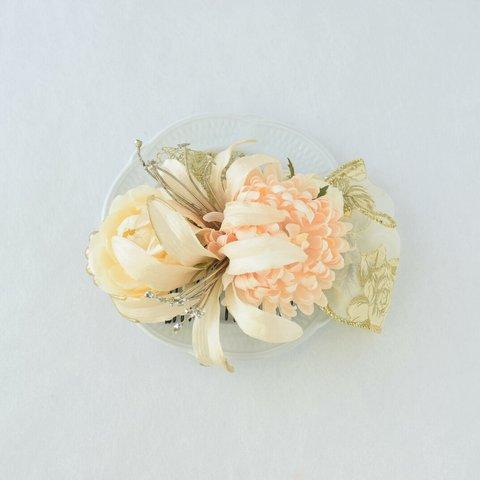 2種類の華やかなリボンと白いお花のヘアコーム