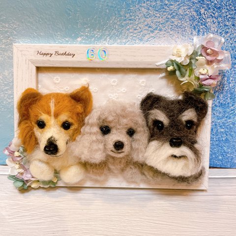 Aki様専用オーダーページ　羊毛フェルト犬三匹　花の額縁