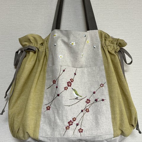 手刺繍のバッグ+梅の花+メジロ+春爛漫+たっぷり肩掛けのバッグ