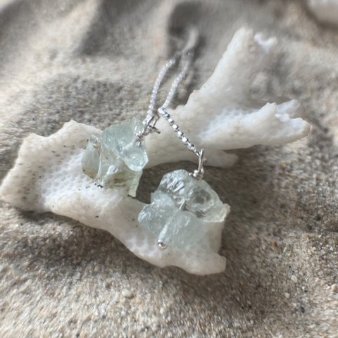 ❇︎sv925❇︎Raw Aquamarine silver earrings アクアマリン原石のアメリカンピアス