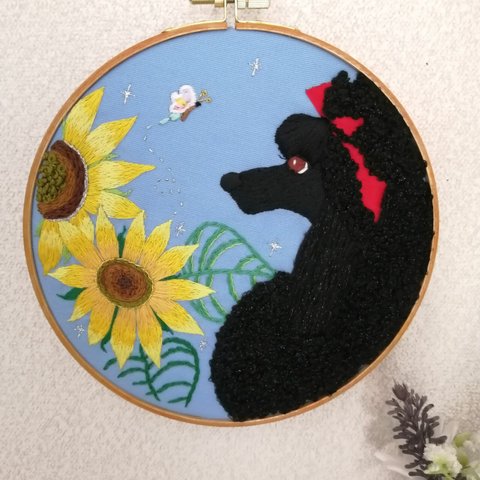 ひまわり＆ブラック・プードル刺繍壁飾り（特大）【プードルグッズ】poodle embroidery hoop