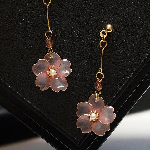 さくら　春風に揺れるピアス（イヤリング）  桜