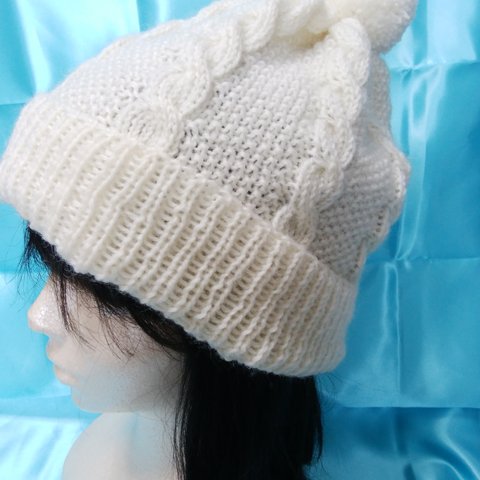 シンプルな縄編みと鹿の子編みの帽子