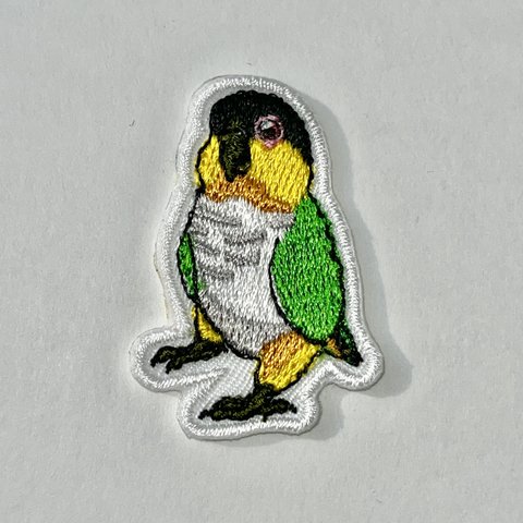 ズグロシロハラインコ【赤い瞳】刺繍ワッペン(アイロン接着)