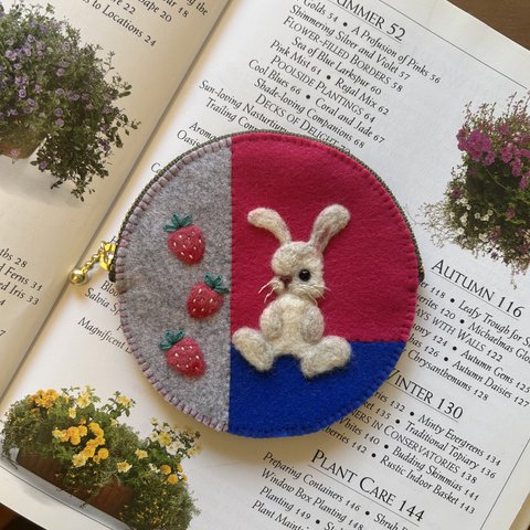 🍓felt  de  patchworkうさぎと苺のコインケース🐰