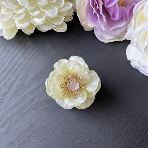 中華風　翠色の牡丹花ブローチ
