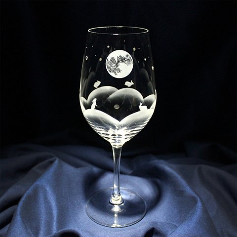 【月夜が楽しいうさぎたち / ワイングラス】うさぎモチーフのワイングラス ★名入れ加工対応品（有料）