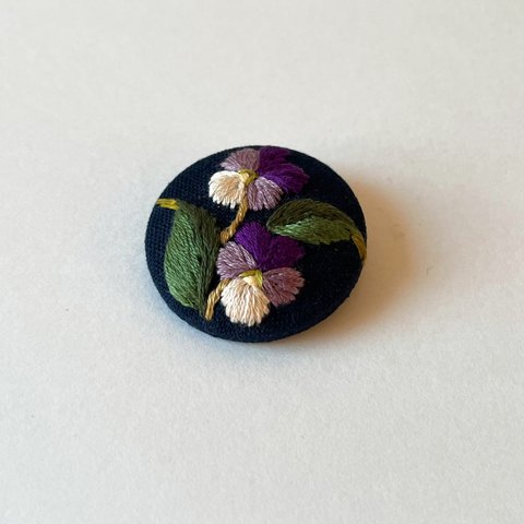 ビオラ　刺繍 ブローチ 