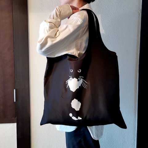 【好評につき4月上旬再入荷】タキシード猫のエコバッグ（MOTTERUクルリト ねこのフラットバッグ 黒）