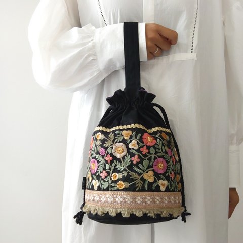 インド刺繍の丸底巾着ワンハンドルバッグ