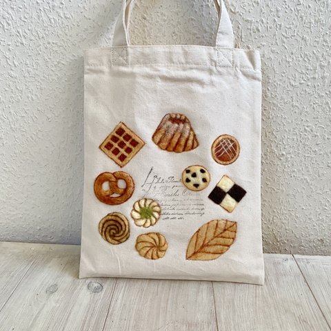 Cafe-sweets☆羊毛刺繍 キャンバストート〜焼菓子アソート☆🍪🥮🧇