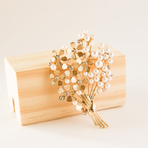 『ゴールドの愛を込める花束のブローチ』花ブーケ💐　|入学式　卒園式　結婚式　セレモニー