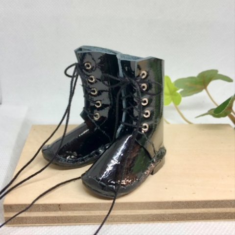 革細工  imdaサイズ エナメル編み上げブーツ　一足　miniature boots.