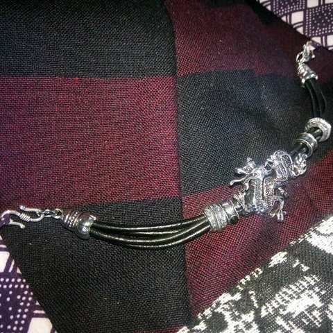 黒本革羽織紐　龍・ドラゴンモチーフシルバー金具使用　着物や浴衣の羽織に！