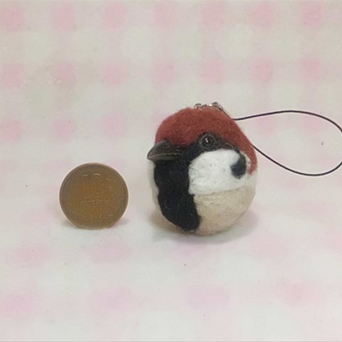 小鳥ストラップ&イヤホンジャック スズメ 雀 すずめ Sparrow ★Key chain/phone charm   羊毛フェルト  野鳥   受注作成   工房小鳥屋さん