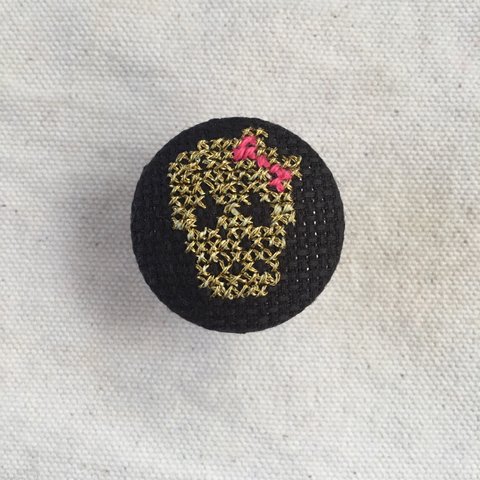 ★ドクロ★刺繍★ピンバッチ★ドクロ黒ゴールド★