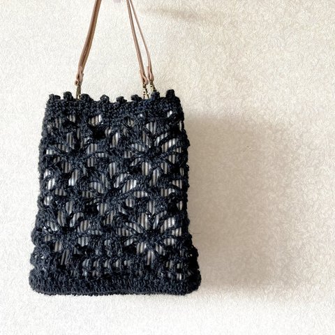 透かし花模様の麻の手編みバッグ/かごバッグ/お花/黒
