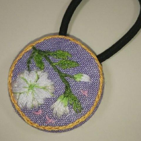 お花の刺繍ヘアゴム