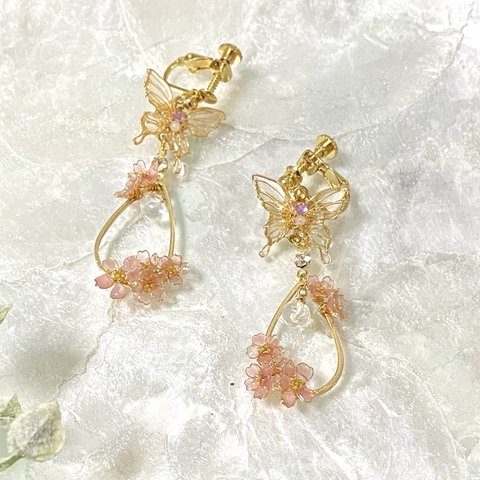 蝶呼ぶ桜の耳飾り　イヤリング/ピアス