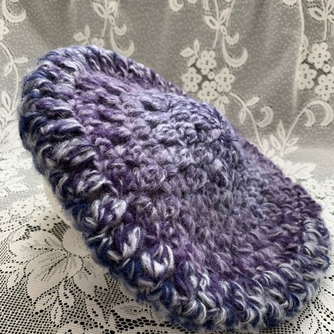 ヴァイオレッド色のモヘアでふんわり編んだベレー帽