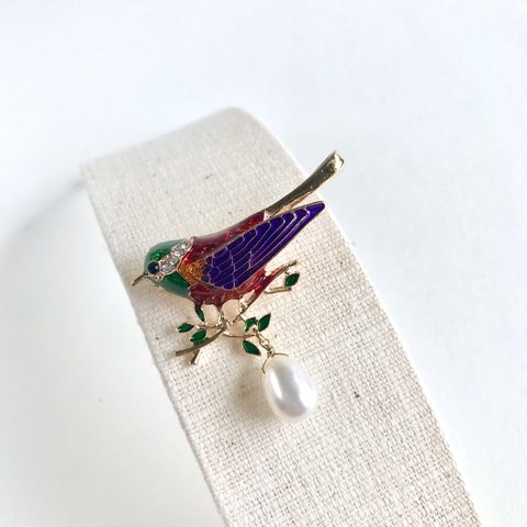 雫の本真珠と色とりどりの小鳥のアンティーク風ブローチ
